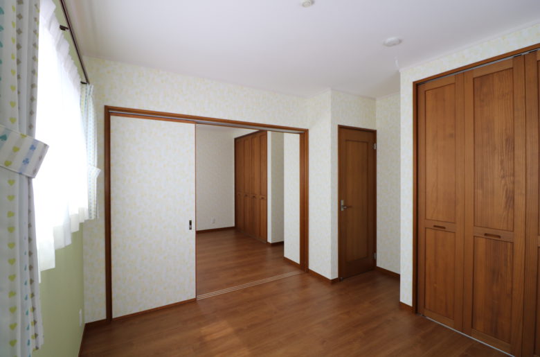 子供部屋は引き違い戸で独立できるように工夫を。
生活スタイルの変化に伴い、開放して広く使うことも可能。