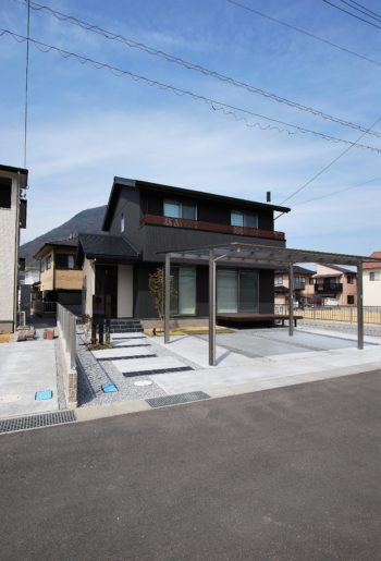 『和モダン』をキーワードにシンプルでかつ上質に構成された外観。ノイズレスで美しい。